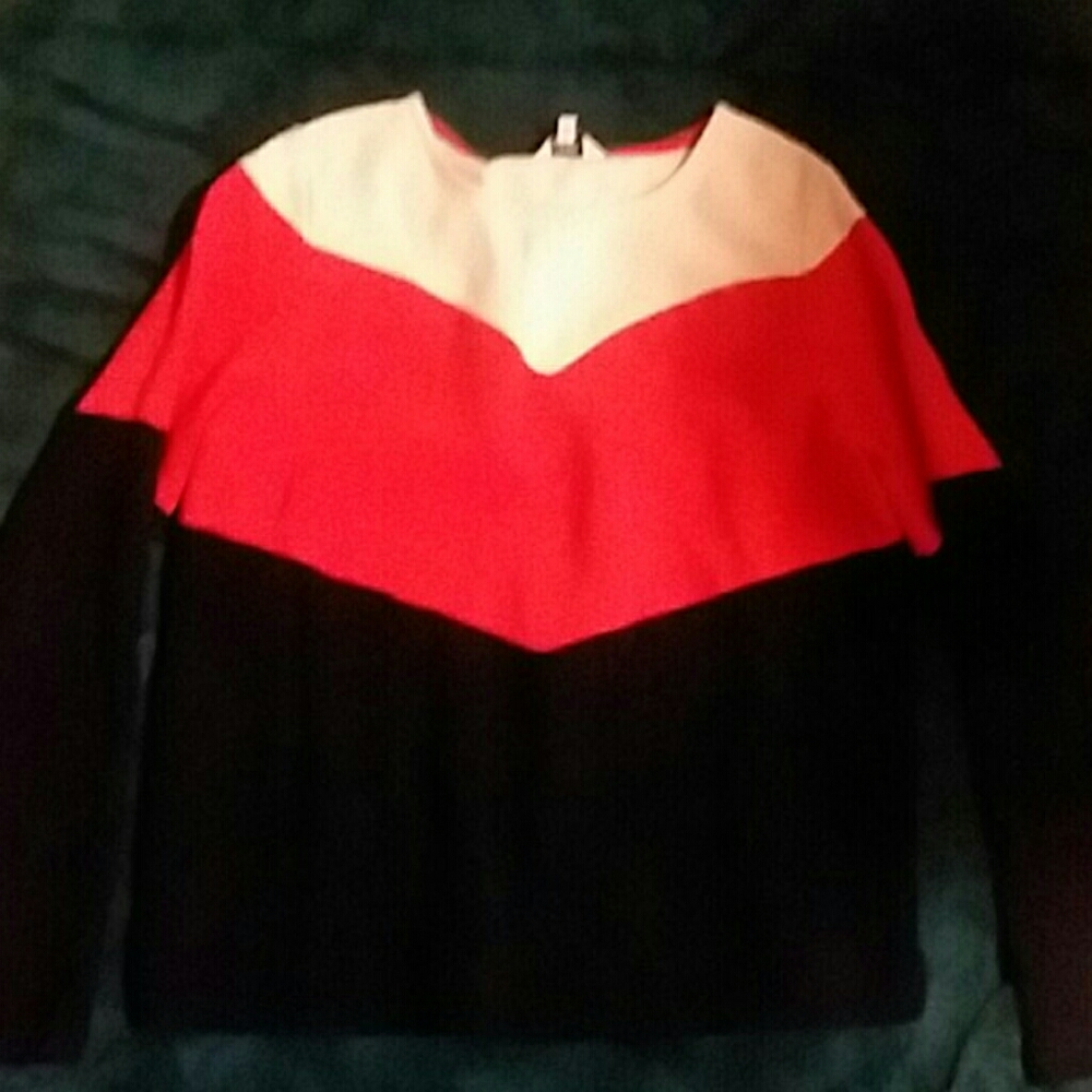 Longsleeved muti-colored shirt